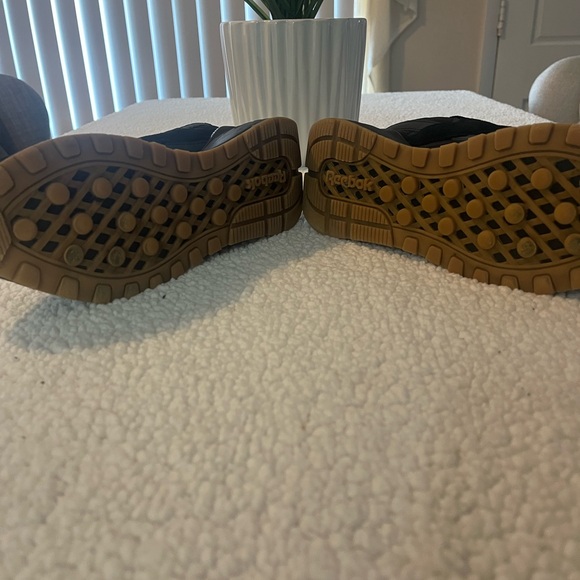 Women’s Black Classic Reebok Sneakers with Gum Sole - Picture 9 of 15